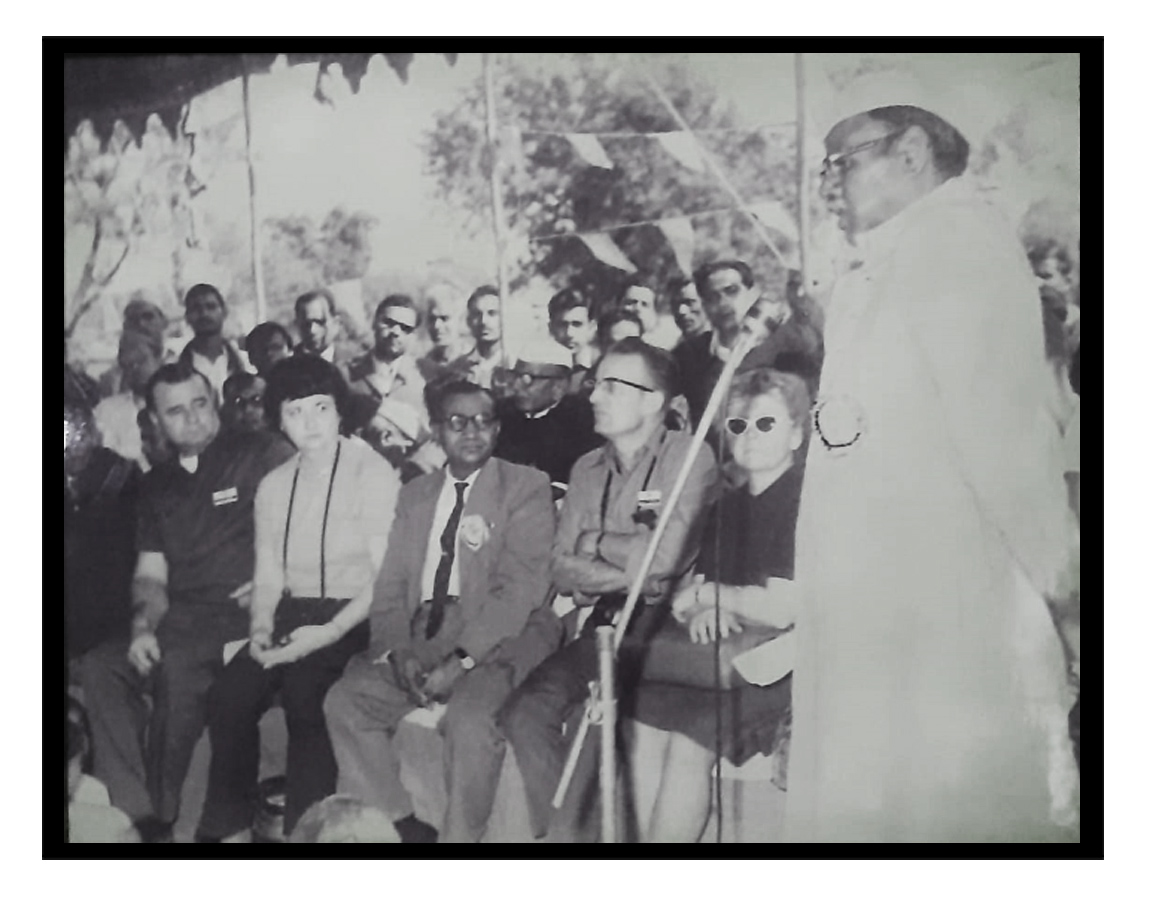 Welcoming a delegation from Soviet Union